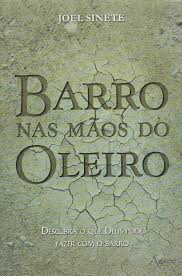 Barro Nas Maos do Oleiro